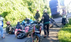 Gara – gara Ini, Motor Menumpuk Di Jalan Trans Sulawesi Desa Tabolang