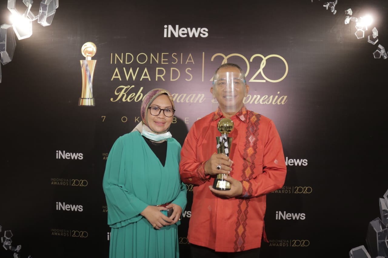 Berkat Inovasinya, Bupati Polman Terima Penghargaan Indonesian Awards 2020