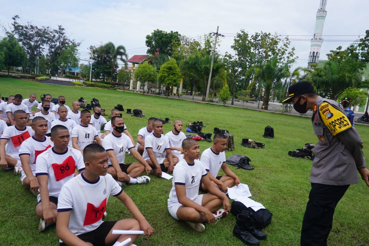 Kapolres Polman Berikan Arahan Dan Motivasi Pada Pelaksanaan Tes Kesamaptaan Jasmani