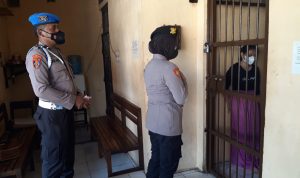 Pastikan Tahanan Tidak Lari, Pawas Polres Polman Rutin Mengecek Dan Mengontrol Ruang Tahanan