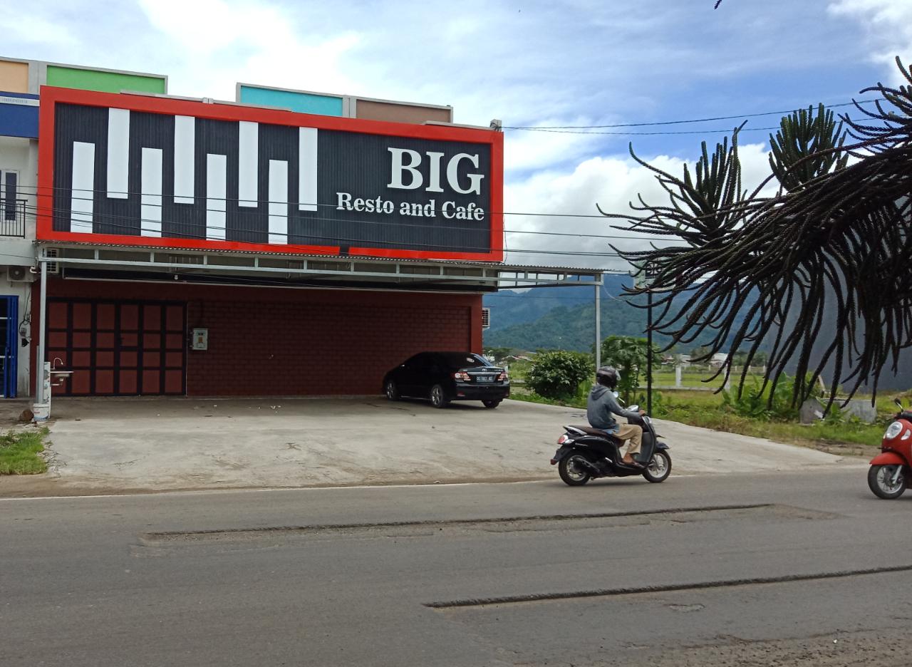 Bupati AIM, bakal Tutup Penjualan Miras di Cafe Big Resto