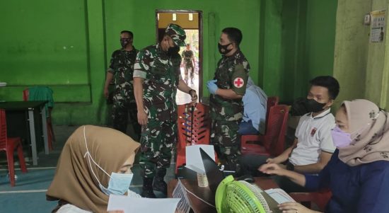 Dandim 1402/Polman Tinjau Vaksinasi Di Batetangnga