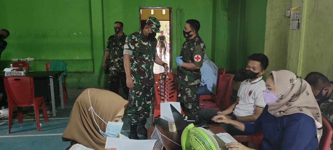 Dandim 1402/Polman Tinjau Vaksinasi Di Batetangnga