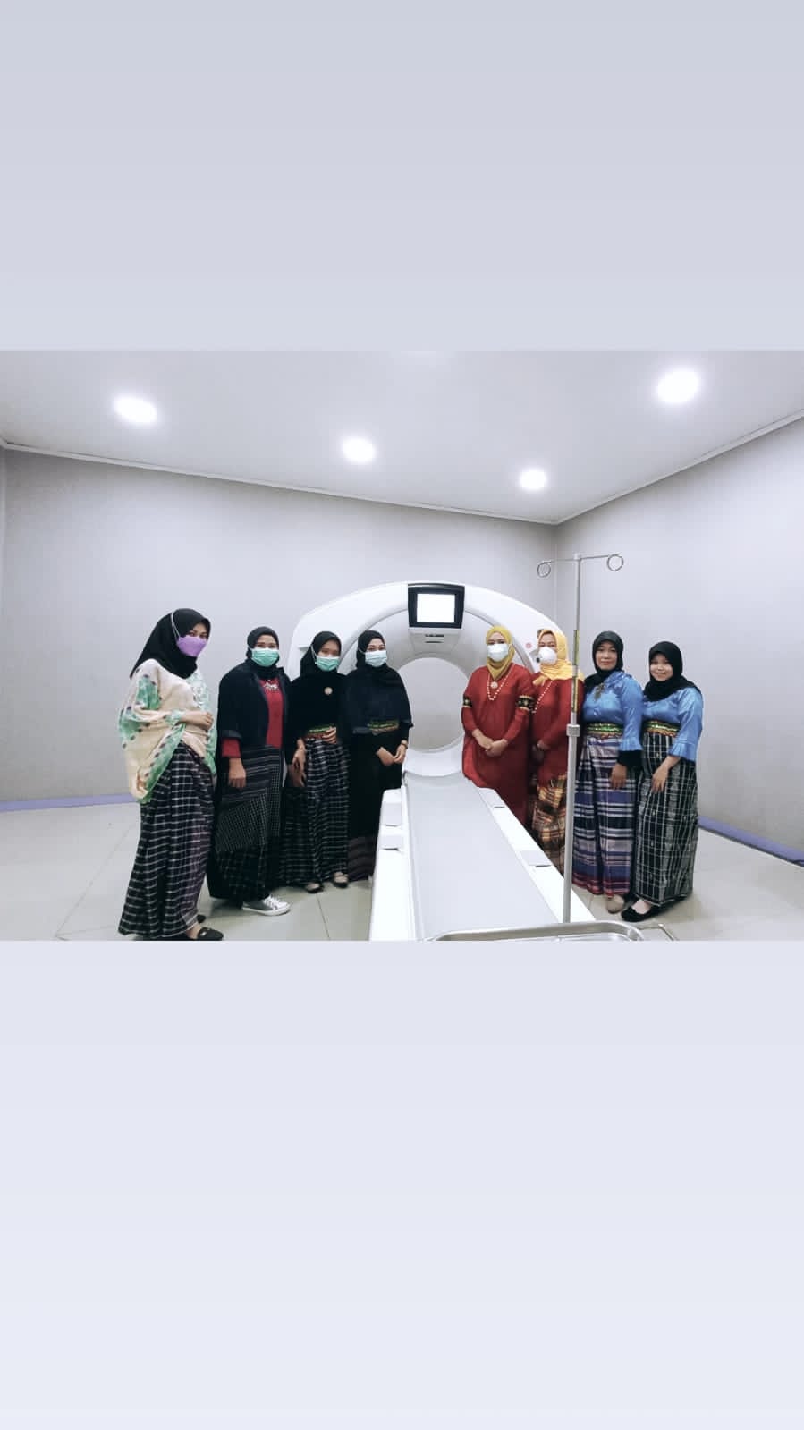Peringati HUT Polman,RSUD Polman berikan pelayanan pakai Baju adat Mandar