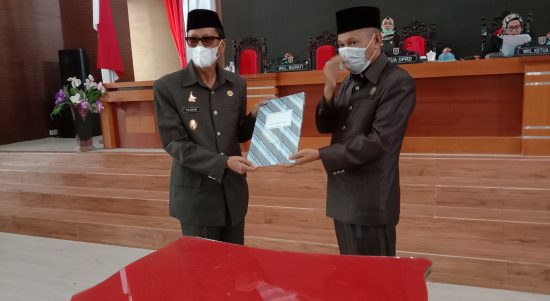 Dua Ranperda di setujui DPRD Polman menjadi Perda