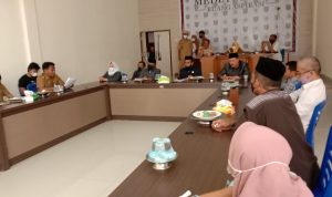 Tidak Puas jawaban  DPMD Polman, Cakades Duampanua geruduk DPRD Polman