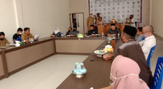 Tidak Puas jawaban  DPMD Polman, Cakades Duampanua geruduk DPRD Polman