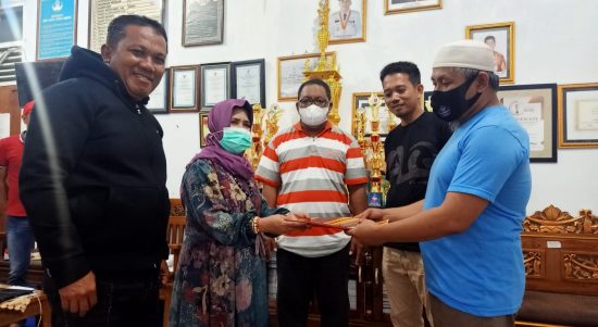 Hj,Sakinah menjadi pendaftar Pertama Calon ketua KONI Polman