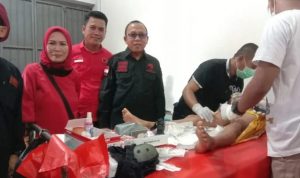 PDIP Cabang Polman Gelar Khitanan Massal Dan Vaksinasi