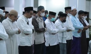 Sambut Ramadhan, Bupati AIM Tarwih Bersama Kepala OPD