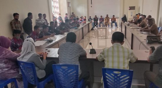 PPDI adukan Kades Ke Dewan,Desak perangkat Desa di terima lagi