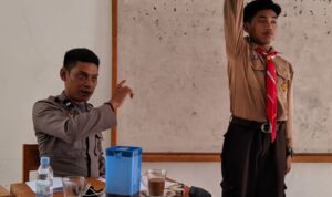 Binmas Polsek Alu beri pelatihan saka bhayangkara ke siswa SMP 1 Petoosang Alu