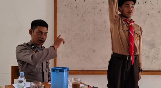 Binmas Polsek Alu beri pelatihan saka bhayangkara ke siswa SMP 1 Petoosang Alu