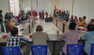 Aliansi Mahasiswa dan Masyarakat Demo depan DPRD,Polman soroti keberadaan Alfamart