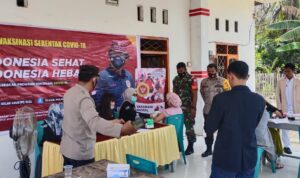 Kolaborasi Vaksinasi Binda Sulbar Bersama Mahasiswa KKN UNASMAN di Desa Nepo