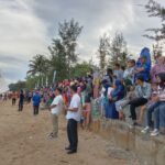 Warga kota Balikpapan Kalimantan timur antusias sambut Passandeq di pantai Manggar