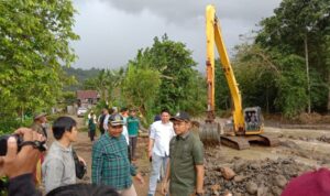 Banjir di desa Riso anggota DPRD Polman tinjau sungai penyebab banjir