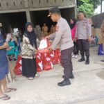 Polres Polman, serahkan bantuan sembako ke korban Banjir di kecamatan Tinambung