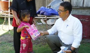 PJ gubernur sasar Desa Sumare berikan bantuan kepada belasan anak berisiko stunting
