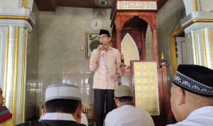 Shalat Jum’at di Masjid Al Haddad, Natsir Rahmat : Jaga Terus Kekompakan