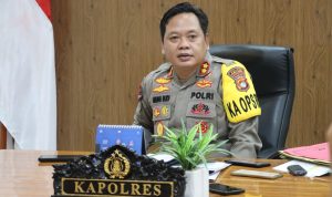 Ringkankan ekonomi warga, Polres Polman gelar pasar murah