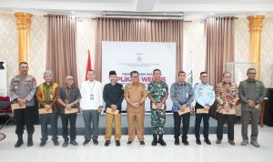 Pj Gubernur Sulbar Serahkan Akun Webgis ke Forkopimda
