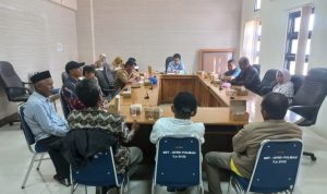 Takut Proyek Spam gagal Warga Beroangin datangi Gedung DPRD Polman
