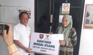 Baznas Polman serahkan santunan ke kaum Dhuafa