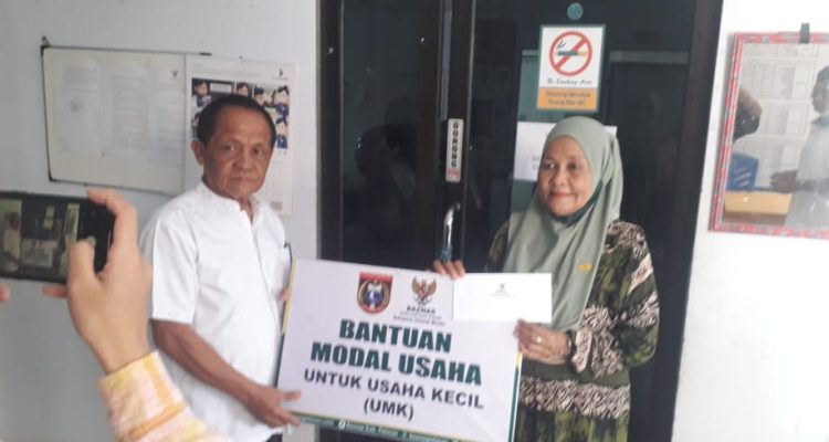 Baznas Polman serahkan santunan ke kaum Dhuafa