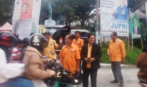 Peringati HUT ke-17 ,DPC Partai Hanura Mamasa Berbagi Gula Pasir Kepada Masyarakat