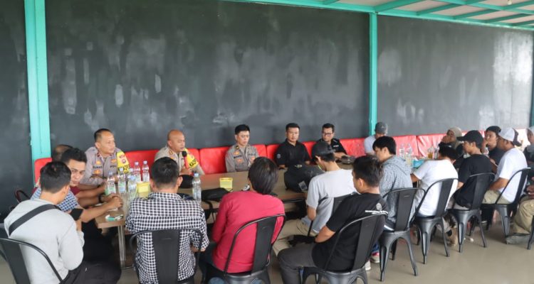 Rajut kemitraan,dan silaturahmi Kapolres Polman bersama awak Media makan siang bareng