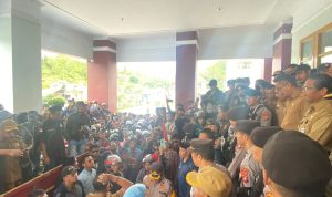 Tuntut Pembayaran Siltap.Ratusan Kades di Mamasa Gelar Aksi Unjuk Rasa