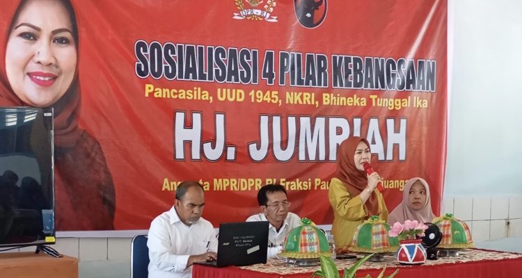 Sosialisasi 4 Pilar Kebangsaan Memukau Siswa-siswi SMA 3 Polewali dengan Kehadiran Hj. Jumriah Ibrahim