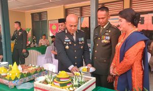 HUT TNI Ke-79 Di Polewali Mandar Diwarnai Aksi Makan Gratis Bersama Masyarakat