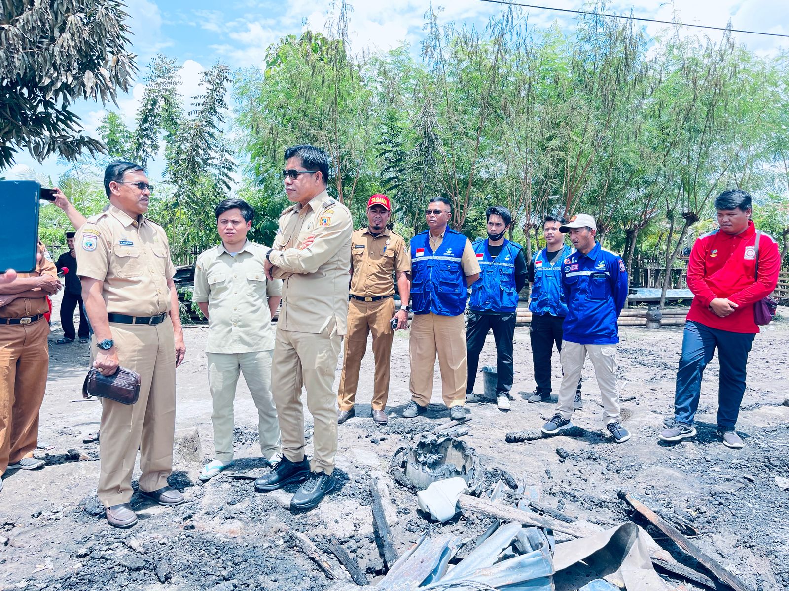 Kebakaran Di Gattungan Campalagian, Pj. Bupati Polman Serahkan Bantuan Secara Langsung