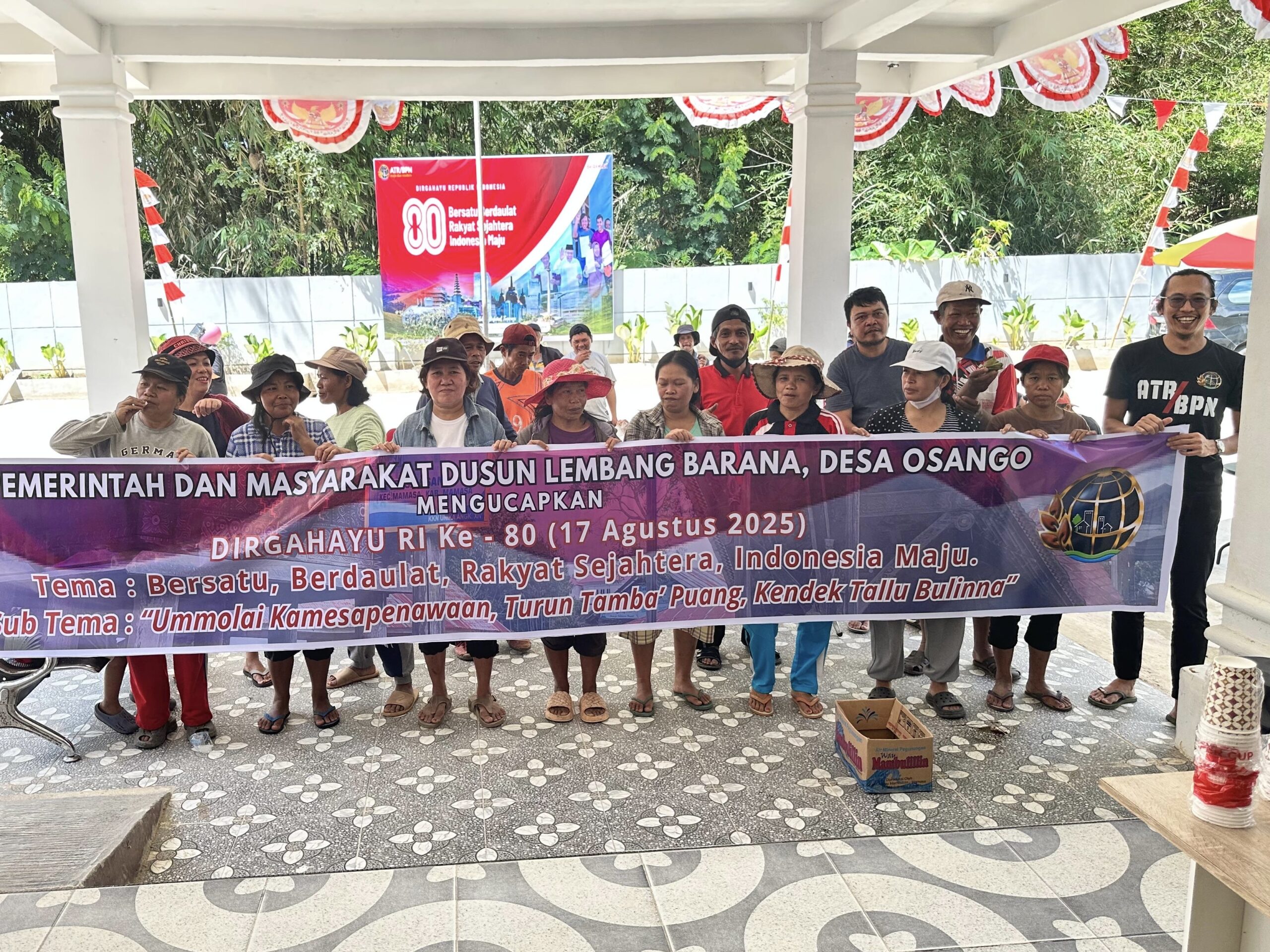 Gotong Royong Menyambut Peringatan HUT RI ke-80, Kantah Mamasa dan Warga Bersatu Padu