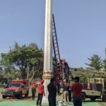 Damkar Polman Turut Bersihkan Lapangan Pancasila Jelang HUT ke-80 RI