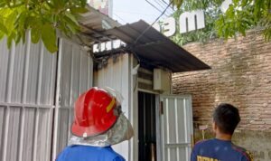 Damkar Polman Cetak Respon Time Gemilang, Kerugian Kebakaran Kontainer Depan SMAN 1 Polewali Ditekan Hanya 5%