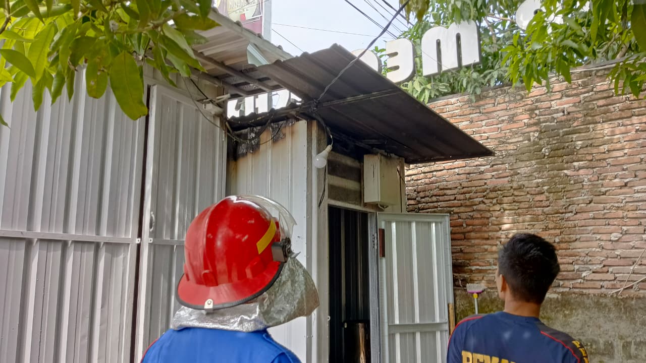 Damkar Polman Cetak Respon Time Gemilang, Kerugian Kebakaran Kontainer Depan SMAN 1 Polewali Ditekan Hanya 5%