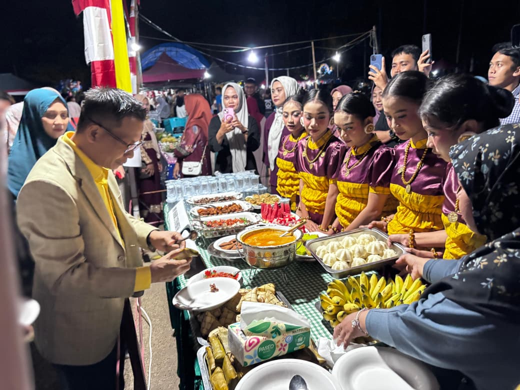 Pesta Rakyat Balanipa! Bupati Polman Apresiasi Pertunjukan Budaya, Kuliner Tradisional hingga Paskibraka!