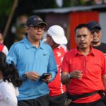 Polman Sehat On The Road : Sekda Polman Berolahraga dan Berbaur Bersama Masyarakat di Pantai Bahari