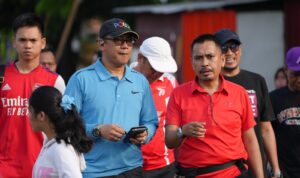 Polman Sehat On The Road : Sekda Polman Berolahraga dan Berbaur Bersama Masyarakat di Pantai Bahari