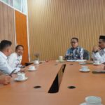 Ombudsman Sulbar Serahkan Executive Summary Pengawasan Layanan Publik kepada Sekda Polman