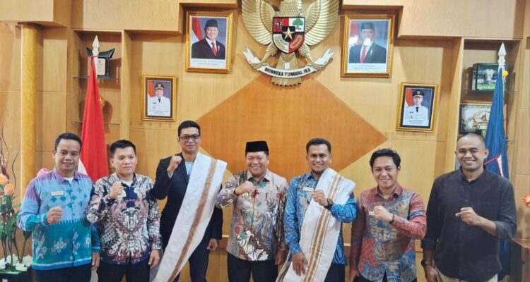 Serahkan Hasil Pengawasan ke Bupati Mamasa, Ombudsman Sulbar Tekankan Kualitas Layanan di Semua Sektor