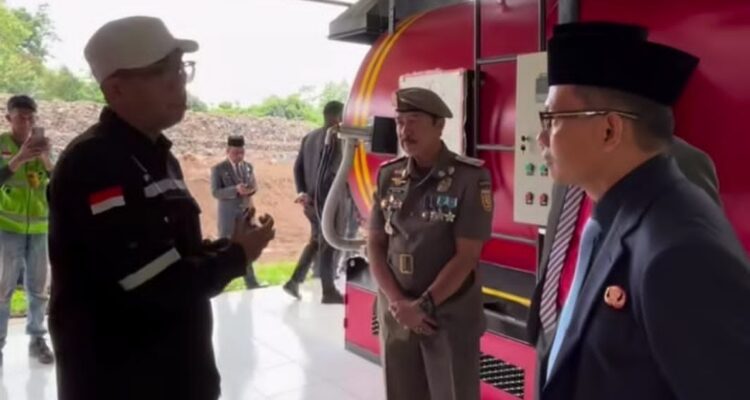 Bupati Polewali Mandar Tinjau Uji Coba Incinerator, TPST Binuang Terapkan Teknologi Pengolahan Sampah Modern