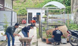 Komitmen Hijau Kantah Mamasa: “Jumat Bersih” Wujudkan Pelayanan Prima dari Lingkungan yang Asri Komitmen Hijau Kantah Mamasa: “Jumat Bersih” Wujudkan Pelayanan Prima dari Lingkungan yang Asri