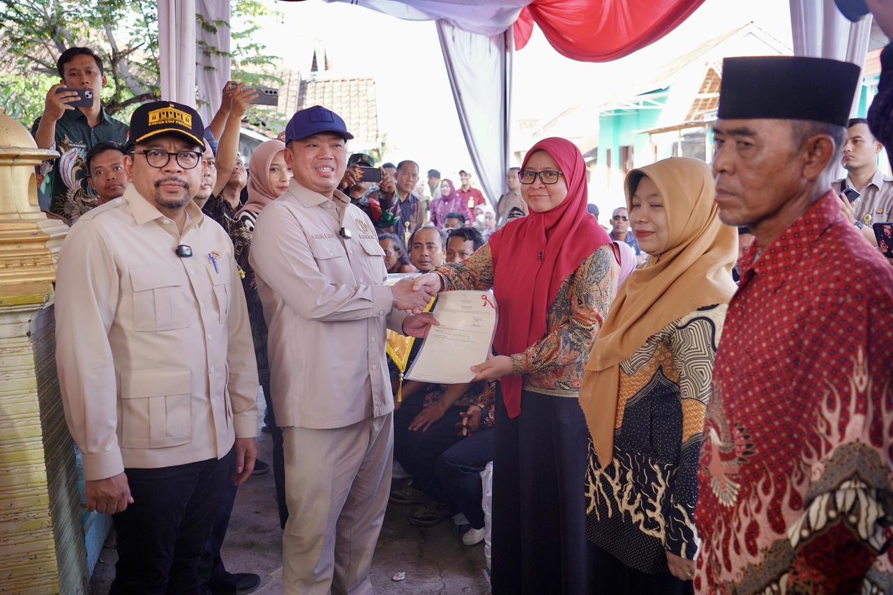 Menteri Nusron Serahkan 546 Sertipikat di Jawa Tengah, Warga Kini Lebih Nyaman dan Punya Kepastian Hukum