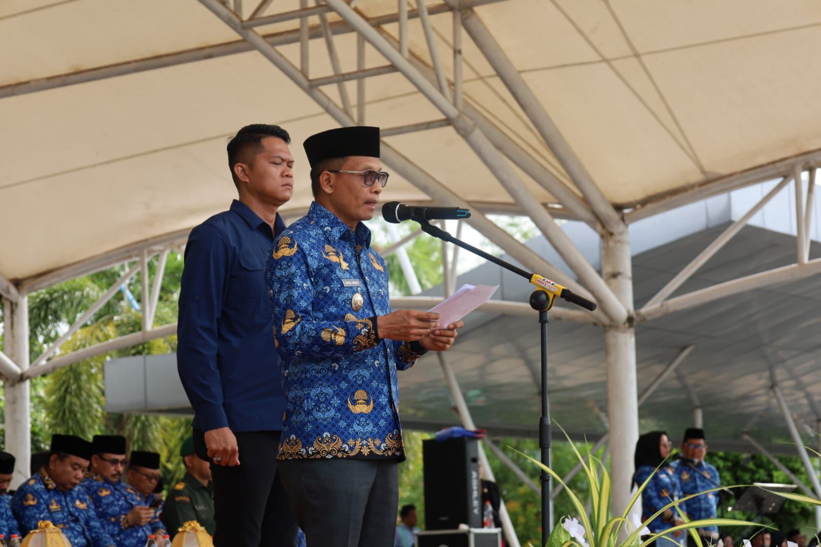 Peringati HUT KORPRI ke-54 dan PGRI ke-80, Bupati Polman Tekankan Netralitas ASN dan Perlindungan Guru