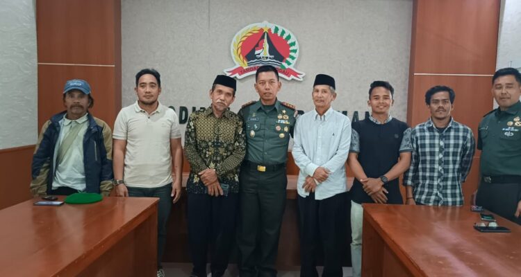 Bertemu Dandim 1402 Polman, Warga Desa Lenggo Adukan Jalan Rusak hingga Pasien Ditandu