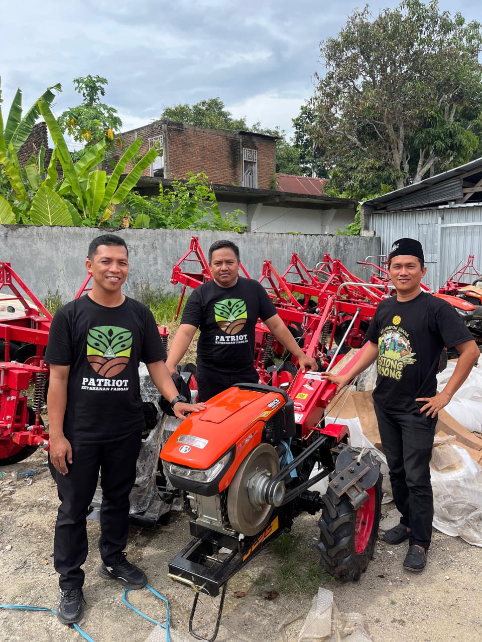 Kementan Beri Dukungan Nyata, GP Ansor Sulbar Terima Bantuan Traktor untuk Penguatan Pertanian